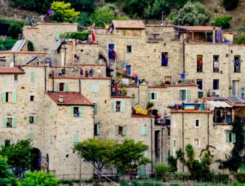 Il villaggio di Torri Superiore